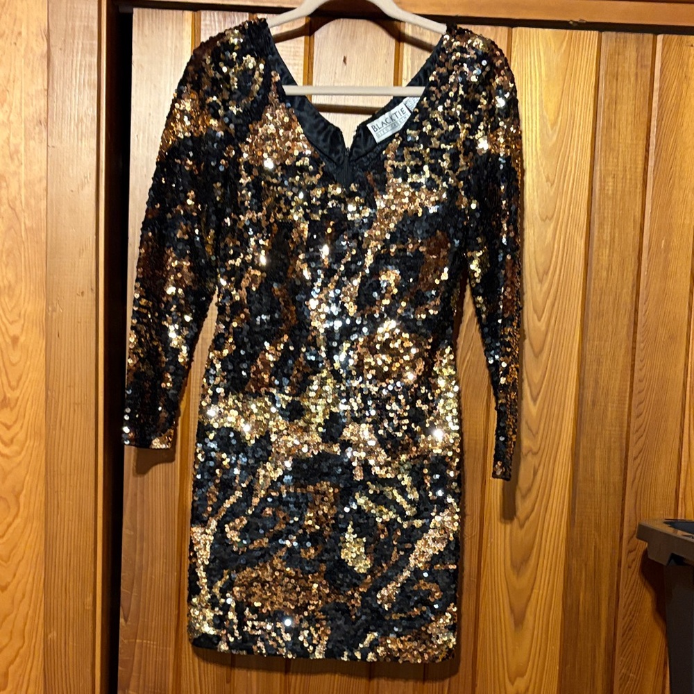 Black & Gold sequin dress by Oleg Cassini
Black Tie. Size 6